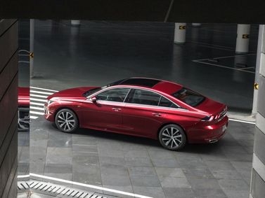 Peugeot 508 II, Седан L — вид сзади в три четверти