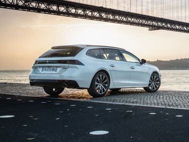Peugeot 508 II, Универсал 5 дв. — вид сзади справа