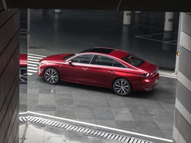 Peugeot 508 II, Седан L — вид сзади в три четверти