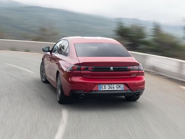 Peugeot 508 II, Лифтбэк — вид сзади слева