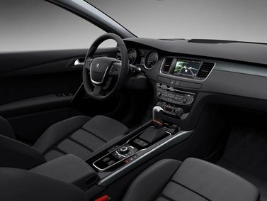 Peugeot 508 I، سيدان — منطقة السائق