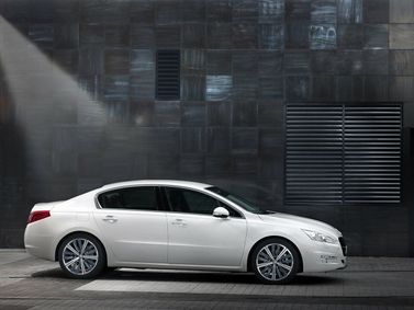 Peugeot 508 I، سيدان — منظر من الجانب الأيمن