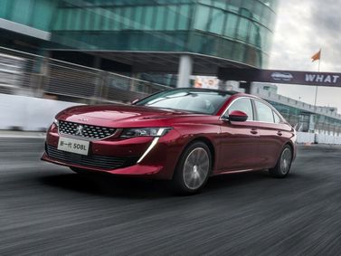 Peugeot 508 II, Седан L — вид спереди в три четверти