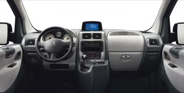Peugeot Expert II Рестайлинг, Минивэн — передняя панель
