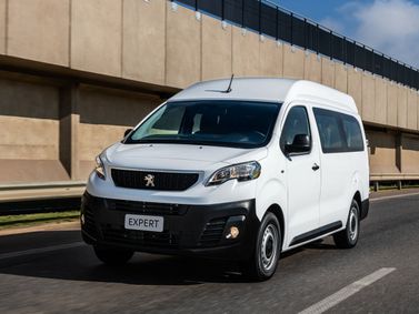 Peugeot Expert III, Минивэн — вид спереди справа