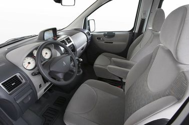 Peugeot Expert II Рестайлинг, Минивэн Long — место водителя