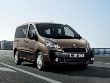 Peugeot Expert II Рестайлинг, Минивэн — вид спереди справа