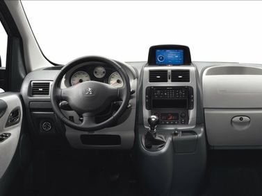 Peugeot Expert II Рестайлинг, Минивэн Long — передняя панель