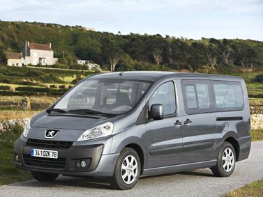 Peugeot Expert II, Минивэн Long — вид спереди справа