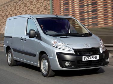 Peugeot Expert II Рестайлинг, Фургон — вид спереди слева