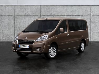 Peugeot Expert II Рестайлинг, Минивэн Long — вид спереди справа