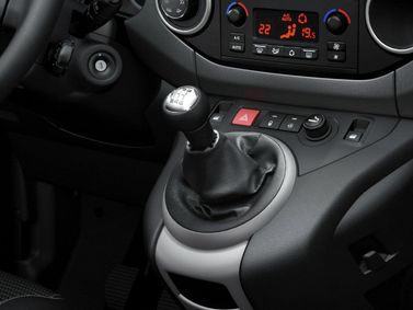 Peugeot Partner فيس ليفت الثاني 2، فان مدمج — محدد ناقل الحركة
