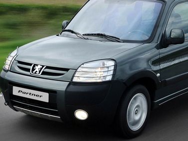 Peugeot Partner أنا فيس ليفت، فان مدمج — منظر أمامي أيمن