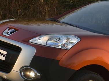 Peugeot Partner ثانياً، فان مدمج — المصباح الأمامي