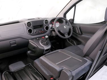 Peugeot Partner ثانياً، فان — منطقة السائق