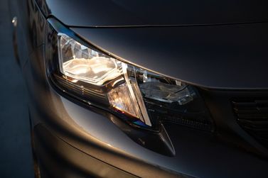 Peugeot Partner ثالثاً، فان — المصباح الأمامي