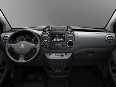 Peugeot Partner فيس ليفت الثاني 2، فان — لوحة القيادة