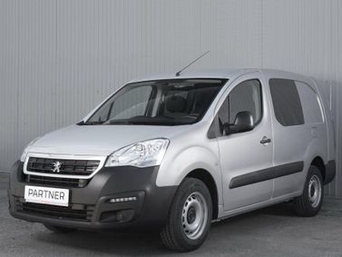 Peugeot Partner II Рестайлинг 2, Фургон Profi St — вид спереди слева