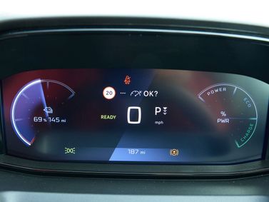 Peugeot Partner III Рестайлинг, Фургон L1 — панель приборов