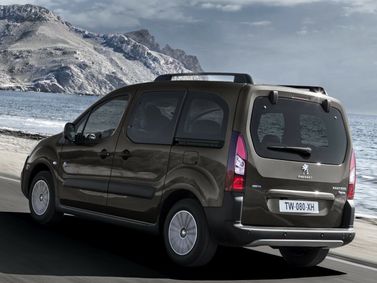 Peugeot Partner فيس ليفت الثاني 2، فان مدمج — منظر خلفي أيسر