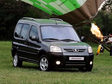 Peugeot Partner أنا فيس ليفت، فان مدمج — منظر أمامي أيمن