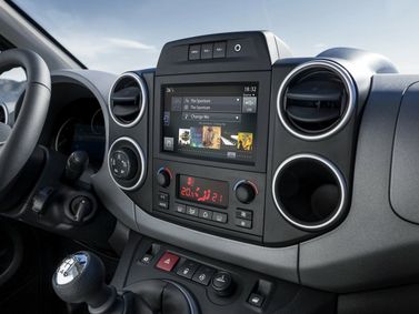 Peugeot Partner فيس ليفت الثاني 2، فان مدمج — الكونسول الوسطي