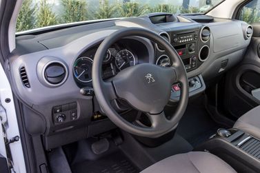Peugeot Partner فيس ليفت الثاني، فان — منطقة السائق