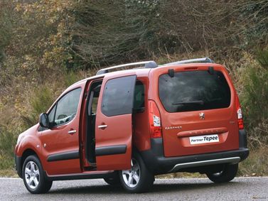 Peugeot Partner ثانياً، فان مدمج — منظر خلفي أيسر
