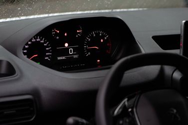 Peugeot Partner ثالثاً، فان — لوحة العدادات
