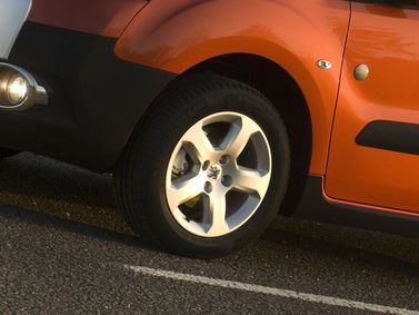 Peugeot Partner ثانياً، فان مدمج — جنط العجلة