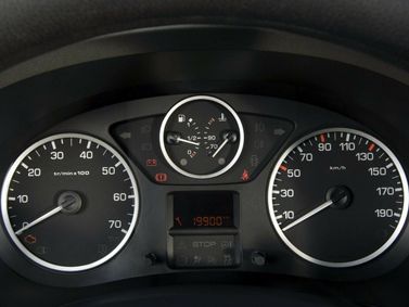 Peugeot Partner ثانياً، فان مدمج — لوحة العدادات