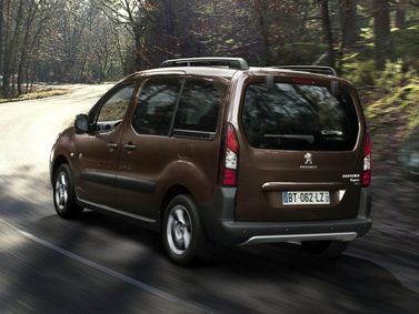 Peugeot Partner فيس ليفت الثاني، فان مدمج — منظر خلفي أيمن