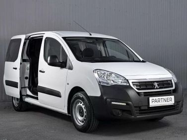 Peugeot Partner II Рестайлинг 2, Компактвэн Tour — вид спереди слева