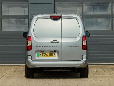 Peugeot Partner III Рестайлинг, Фургон L1 — вид сзади