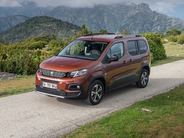 Peugeot Rifter I, Компактвэн — вид спереди справа