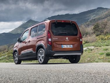 Peugeot Rifter I, Компактвэн — вид сзади слева