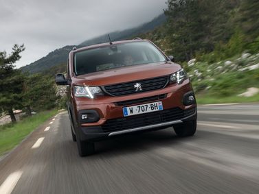 Peugeot Rifter I, Компактвэн — вид спереди слева