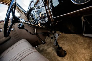 Pierce-Arrow Twelve, Седан — место водителя