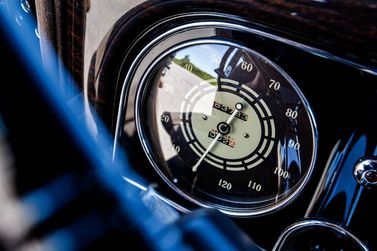 Pierce-Arrow Twelve, Седан — панель приборов
