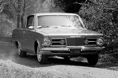 Plymouth Barracuda، كوبيه — منظر أمامي أيمن