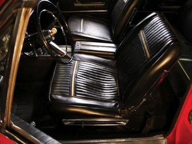 Plymouth Fury رابعاً، كوبيه - سقف صلب — المقاعد الأمامية
