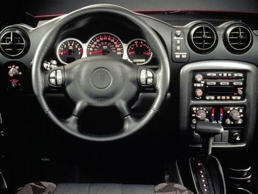 Pontiac Aztek، دفع رباعي 5 أبواب — لوحة القيادة