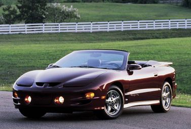 Pontiac Firebird رابعاً، قابلة للتحويل — منظر أمامي أيمن