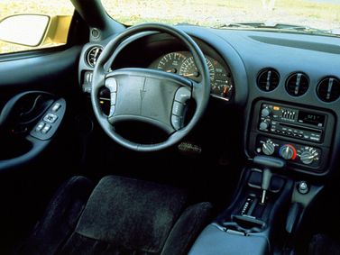 Pontiac Firebird رابعاً، كوبيه — منطقة السائق
