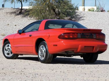 Pontiac Firebird رابعاً، كوبيه — منظر خلفي أيسر
