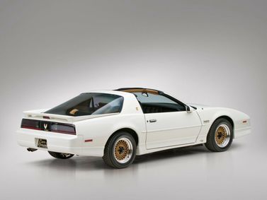 Pontiac Firebird ثالثاً، كوبيه — منظر خلفي أيمن