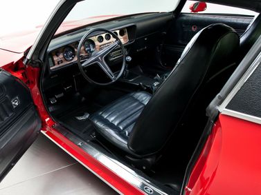 Pontiac Firebird ثانياً، كوبيه — منطقة السائق