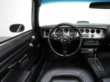Pontiac Firebird ثانياً، كوبيه — منطقة السائق