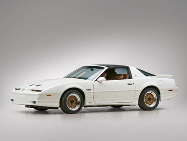 Pontiac Firebird ثالثاً، كوبيه — منظر أمامي أيمن
