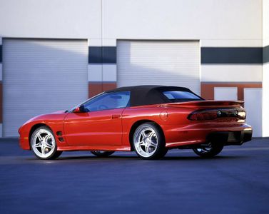 Pontiac Firebird رابعاً، قابلة للتحويل — منظر خلفي أيسر